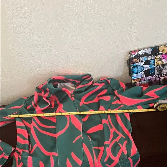 # 0866+ Stylish Green and Pink Women's Jacket - Picture 4 of 8